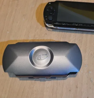 PSP Sony Negra + 3 Juegos