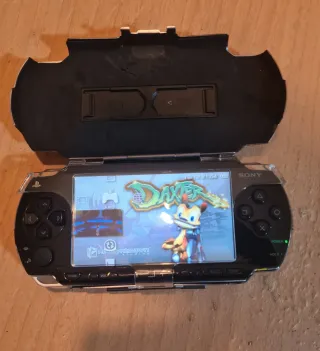 PSP Sony Negra + 3 Juegos