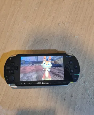 PSP Sony Negra + 3 Juegos