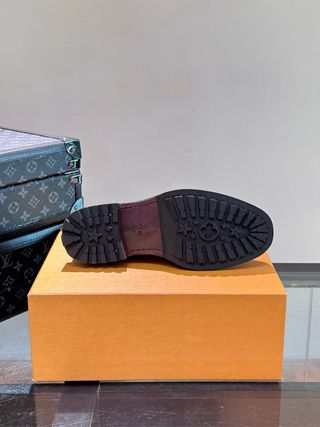 Zapatos de vestir Louis Vuitton de cuero burdeos