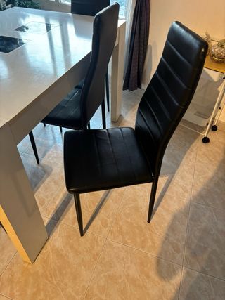 Mesa Comedor Extensible + 4 Sillas Piel