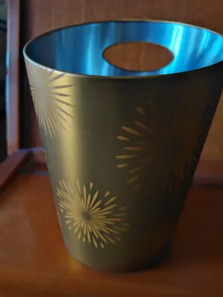 Contenitore in metallo decorato