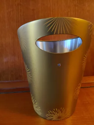 Contenitore in metallo decorato