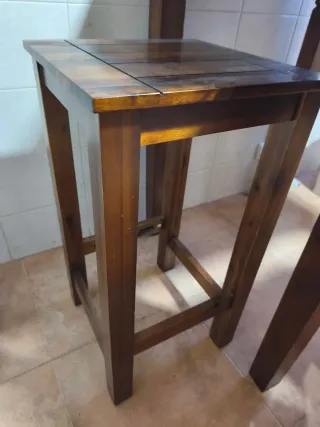 Mesa auxiliar madera + 2 sillas
