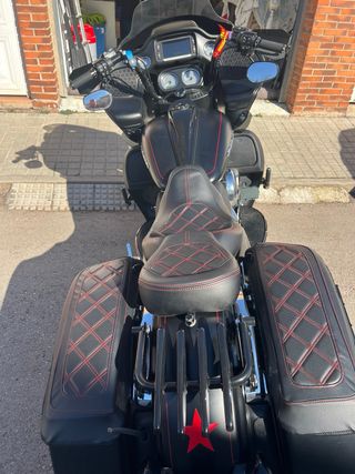 Harley Davidson Road Glide Negra