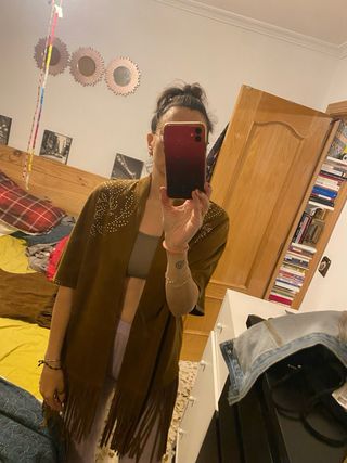 Chaleco Zara Woman ante tachuelas flecos