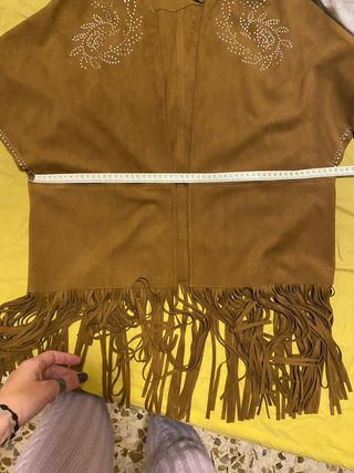 Chaleco Zara Woman ante tachuelas flecos