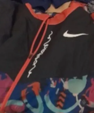 Chaqueta Nike Negra y Roja