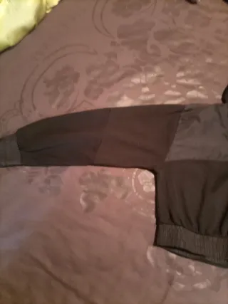 Sudadera Zara corta con cremallera