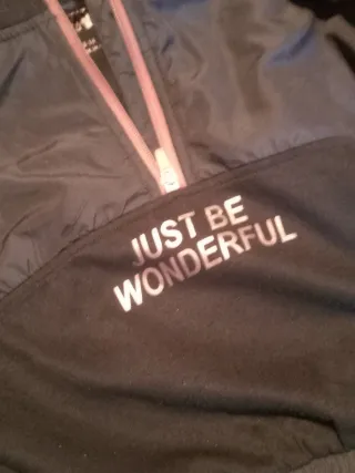 Sudadera Zara corta con cremallera