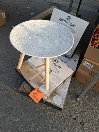 Mesa auxiliar redonda 10€
