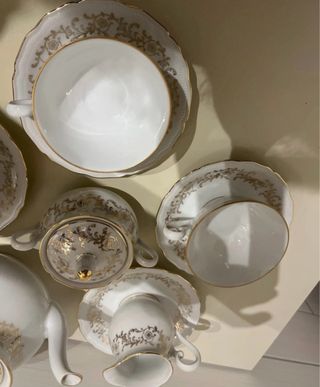 Servizio da tè in porcellana oro e bianco