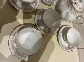 Servizio da tè in porcellana oro e bianco