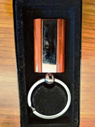 Portachiavi in acciaio e legno