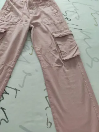 Pantalones cargo Stradivarius rosa mujer