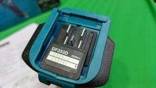 Taladro Atornillador Makita DF333DZJ 10.8V/12V