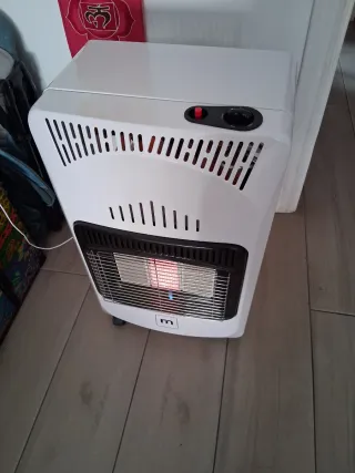 Estufa de gas butano blanca