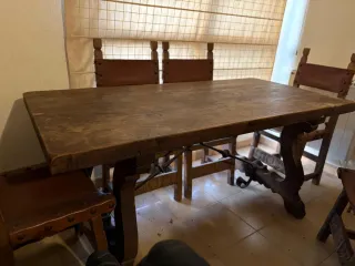 Mesa de madera maciza con 6 sillas