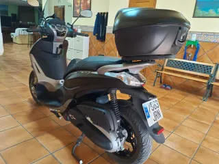 Piaggio Beverly 350 Sport Touring