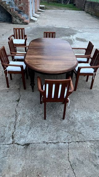 Preciosa Mesa y 7 Sillas Madera Maciza