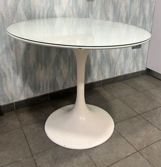 Mesa Tulip Redonda Cristal fibra de vidrio Blanca