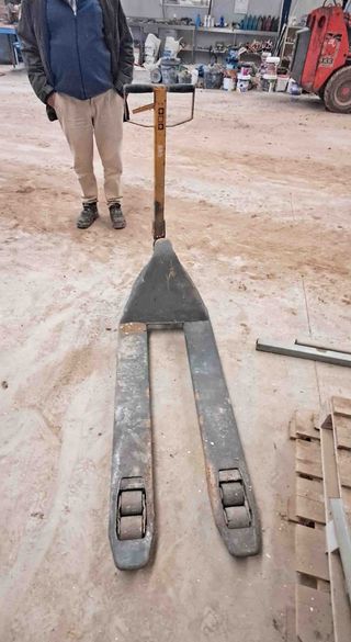 Transpaleta de 1.500 Kilos.