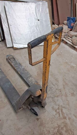 Transpaleta de 1.500 Kilos.