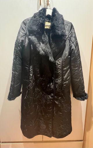 Abrigo negro con pelo