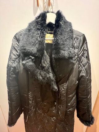 Abrigo negro con pelo