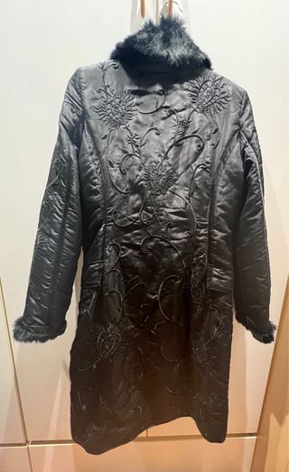 Abrigo negro con pelo