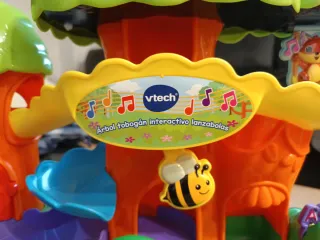 Árbol interactivo lanza bolas VTech com música