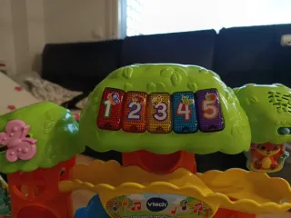 Árbol interactivo lanza bolas VTech com música