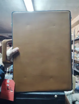 Maletín de cuero claro