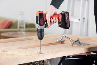 Taladro BLACK+DECKER 18V Negro/Rojo