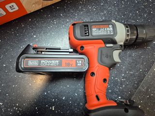 Taladro BLACK+DECKER 18V Negro/Rojo