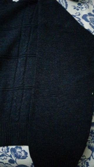 Jersey de hombre azul marino,con diseño de cuadros