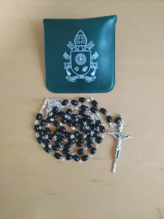 Rosario Papa Francisco con estuche