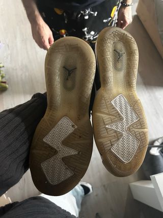 Nike Jordan Mars Negro y Dorado