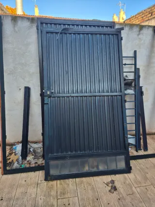 Portón de garaje metálico negro 213x120