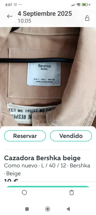 Cazadora Bershka Beige con Mensaje