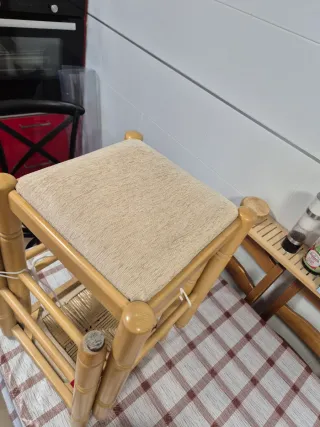 2 Taburetes de madera