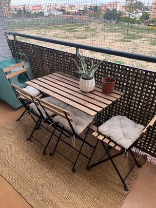 Mesa y 4 sillas balcón madera plegables