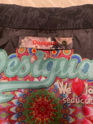 Abrigo Desigual Negro con Forro Multicolor
