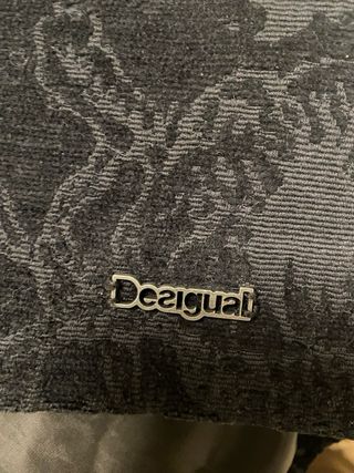 Abrigo Desigual Negro con Forro Multicolor