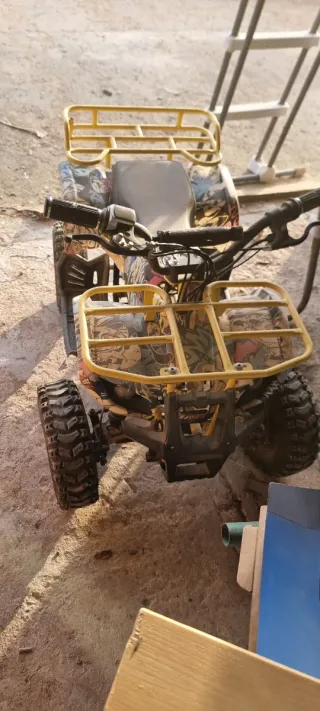 Se vende Quad infantil amarillo