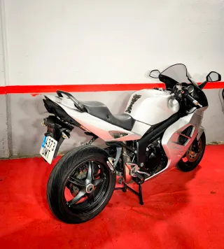 Triumph Sprint ST 1050