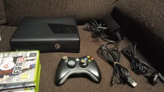 Xbox 360 con caja y juegos