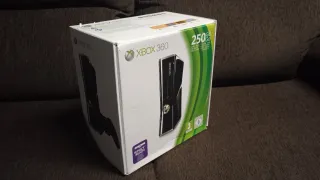 Xbox 360 con caja y juegos