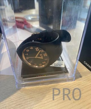 Reloj Negro para Mujer con Correa de Silicona
