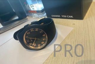 Reloj Negro para Mujer con Correa de Silicona